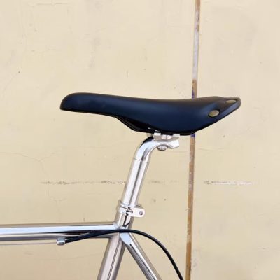 classic saddle with rivet details